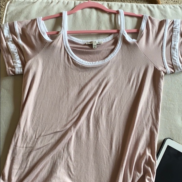 Pink and white summer T-shirt. - Picture 4 of 4